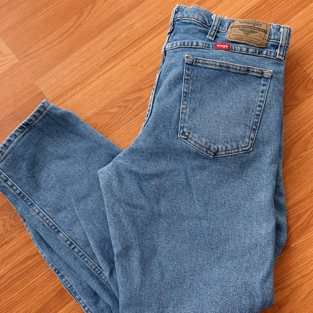 Wrangler Men's Medium Blue Straight-Leg Jeans - Picture 2 of 3